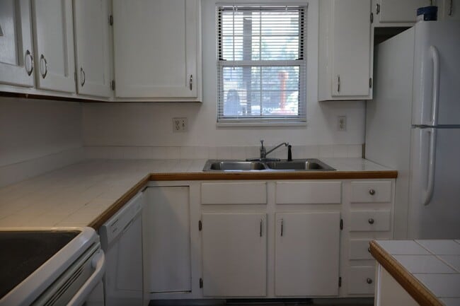 Building Photo - Fort Collins 2 Bedroom Condo – Walk to CSU!