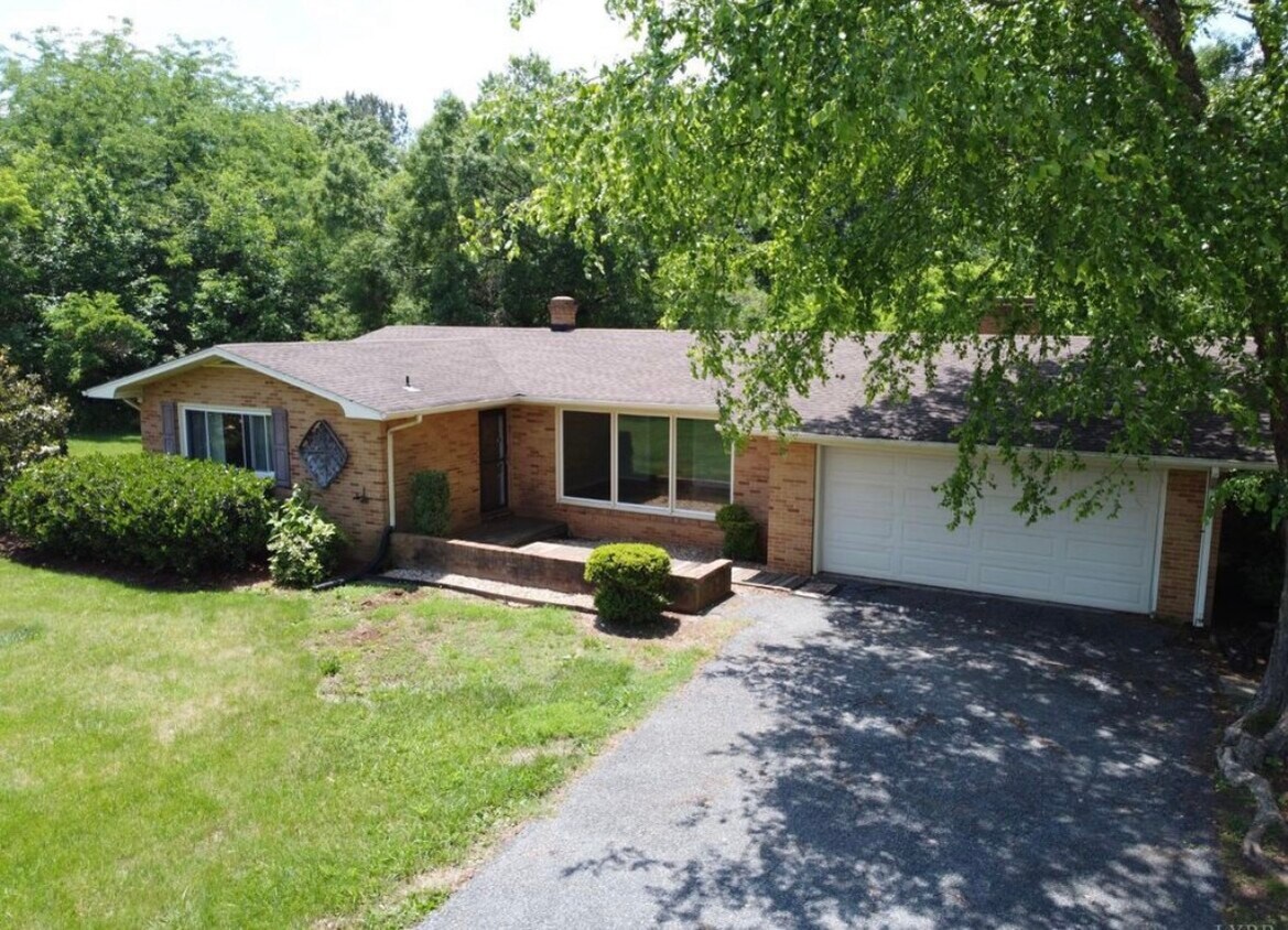 Primary Photo - 233 Matthews Rd