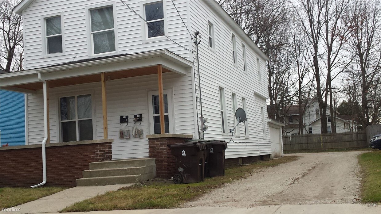 Primary Photo - 2 br, 1 bath Duplex - 117 Sanborn Ave 2