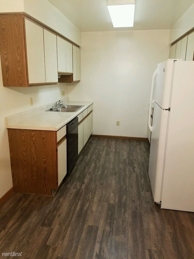 8484 Shields Dr, Saginaw, MI 48609 Condo for Rent in Saginaw, MI