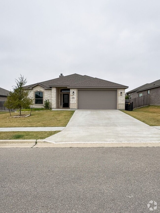 Building Photo - 606 Juniper Dr