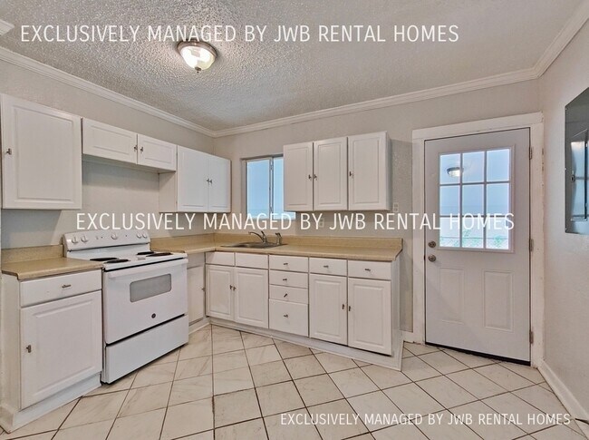 Building Photo - 8745 Eaton Ave