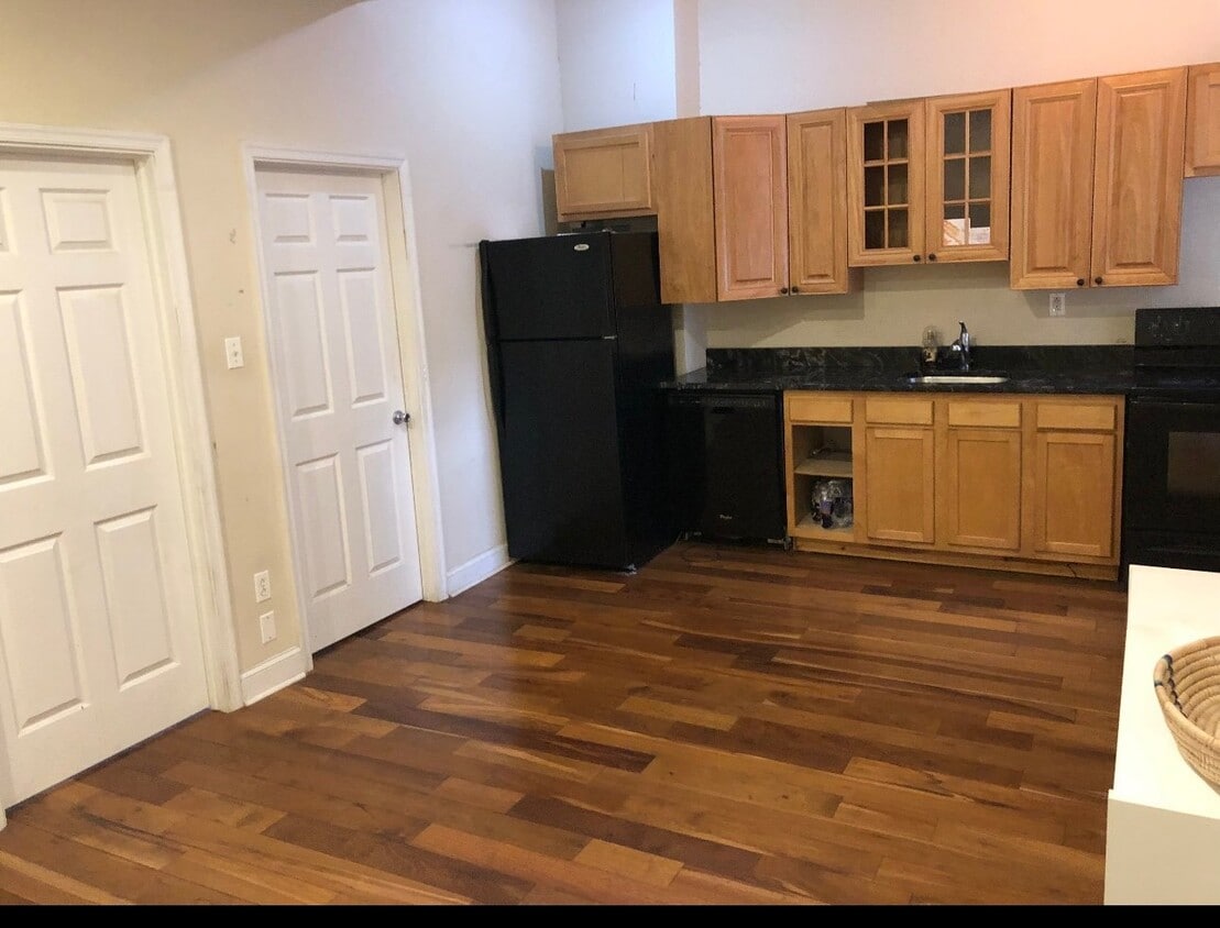 Photo - 1525 W Girard Ave (Philadelphia, PA)