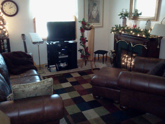 Building Photo - 223 E Second St