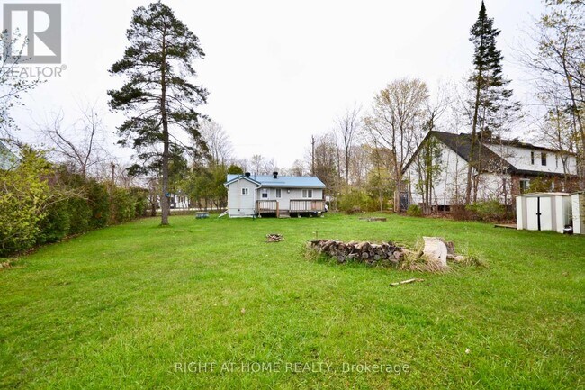 Photo du bâtiment - 1987 St Johns Rd
