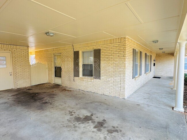 Foto del edificio - 535 Larkin Ln