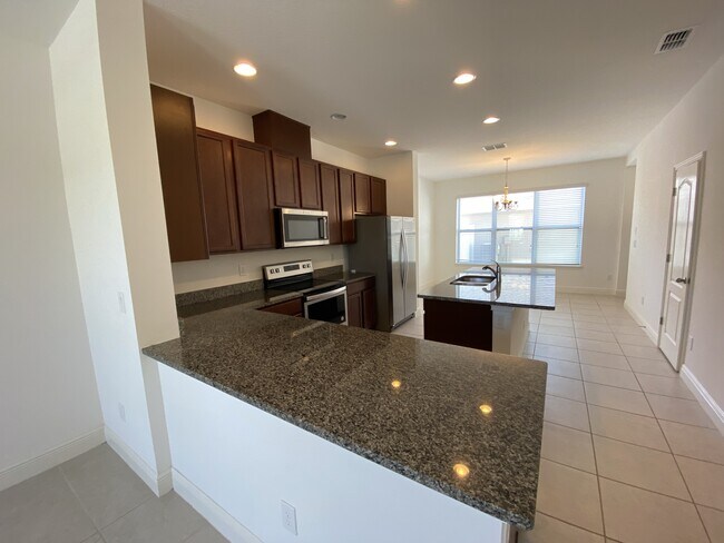 Building Photo - 15555 Honeybell Dr