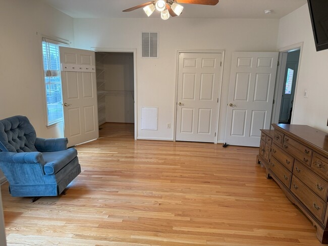bed room - 510 Ewell Ct