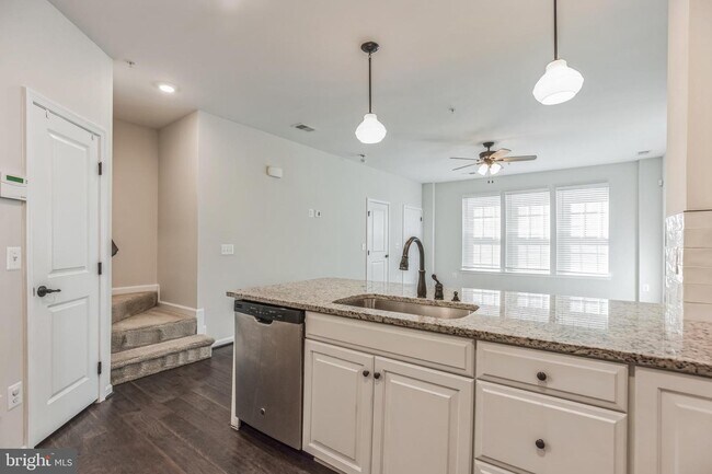 Foto del edificio - 7043 Darbey Knoll Dr