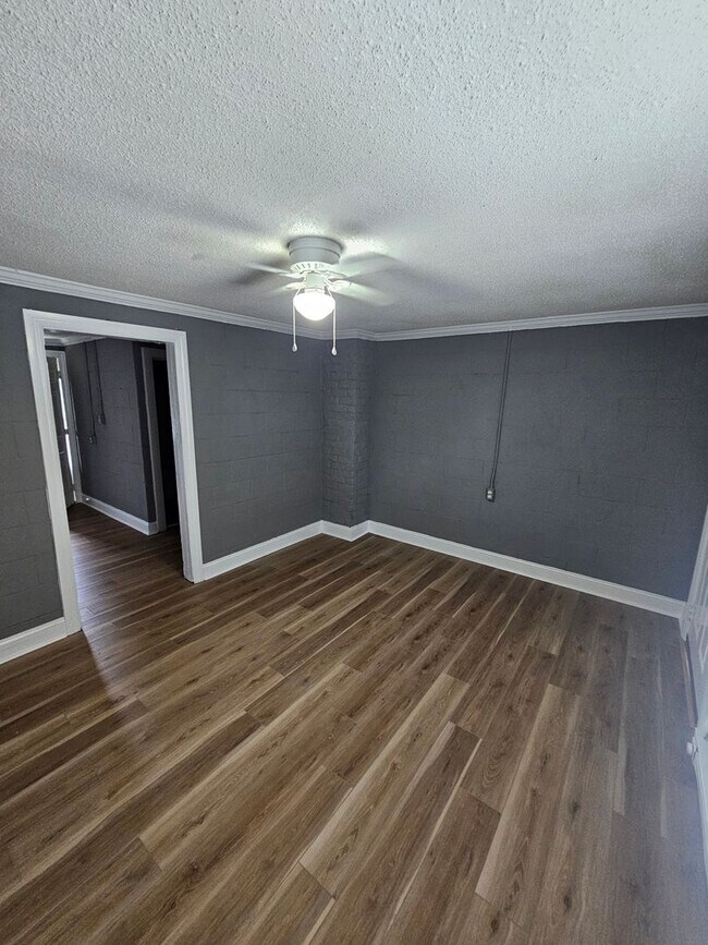 Foto del edificio - 713 Black Creek Rd SE