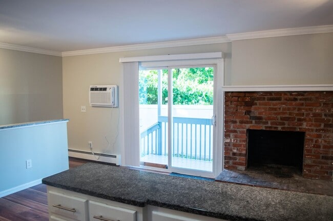 Building Photo - 678 Savin Ave