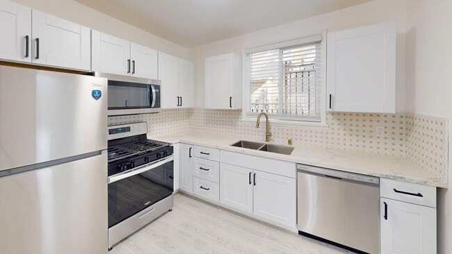 Interior Photo - 5920 Benner St