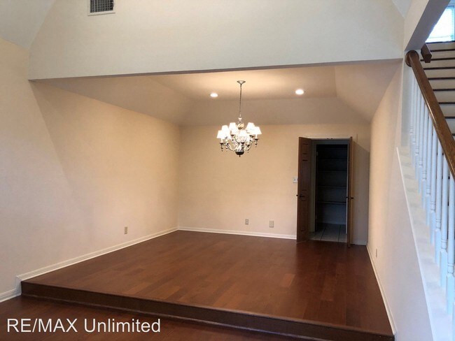 Building Photo - 4 br, 3.5 bath House - 15722 Dawn Crest