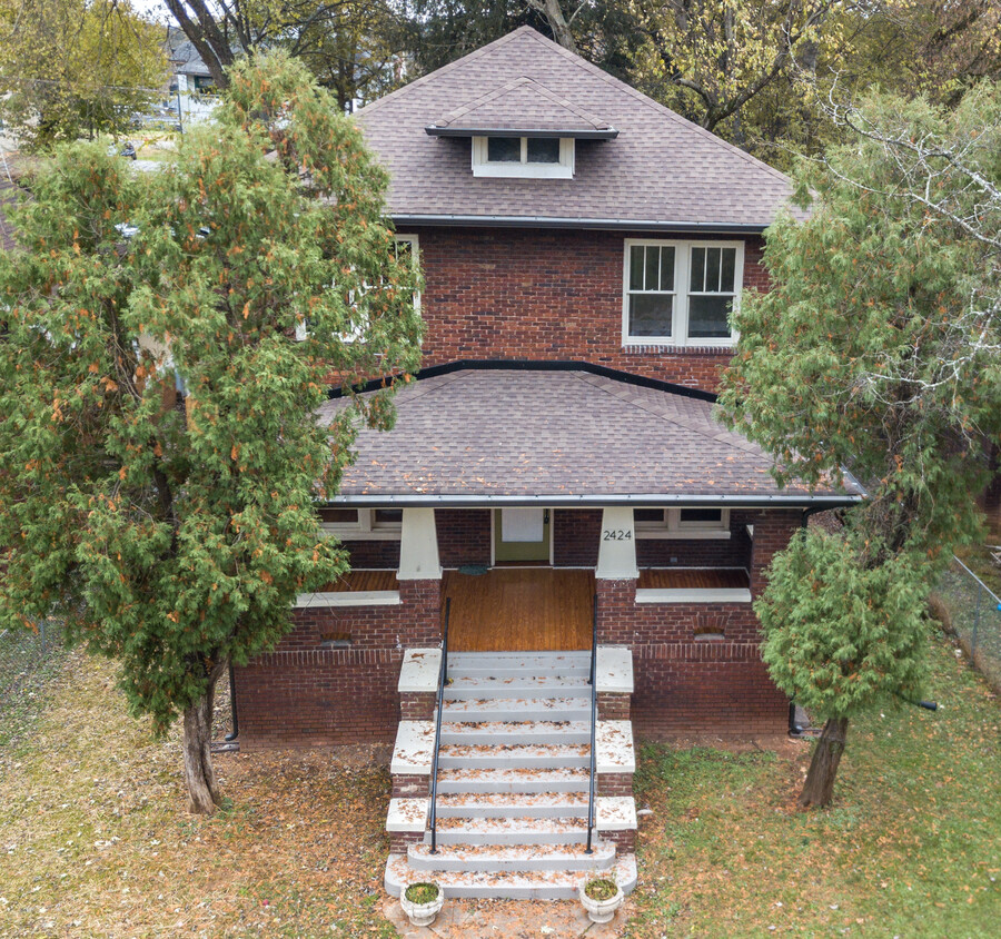 Primary Photo - 2424 Linden Ave