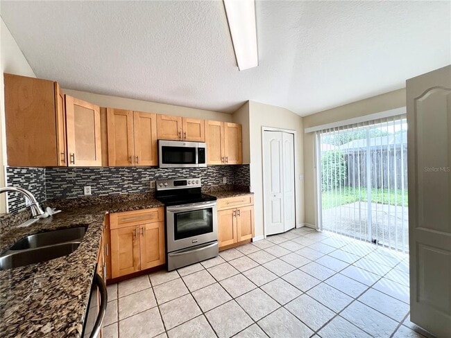 Building Photo - 10464 Blackmore Dr