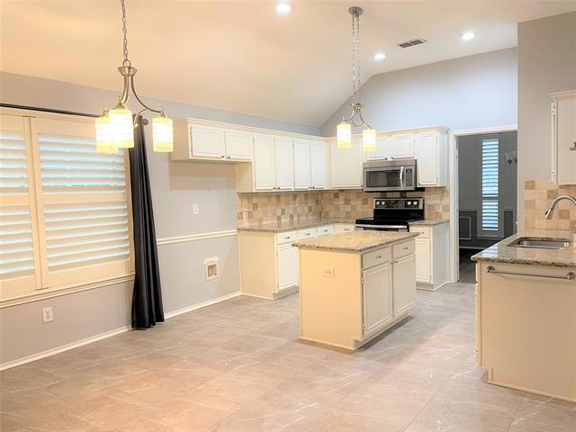 Building Photo - 1420 Mayflower Ln
