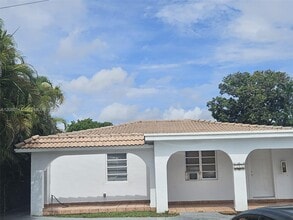 Building Photo - 526 SW 64th Ave