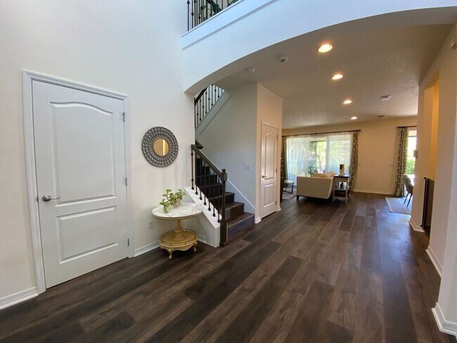 Foto del edificio - 7555 Loon Ave