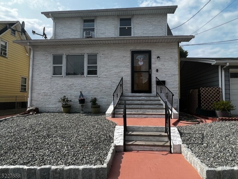 Primary Photo - 294 E 1st St