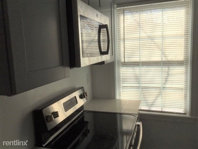 Building Photo - 2143 Suitland Terrace SE