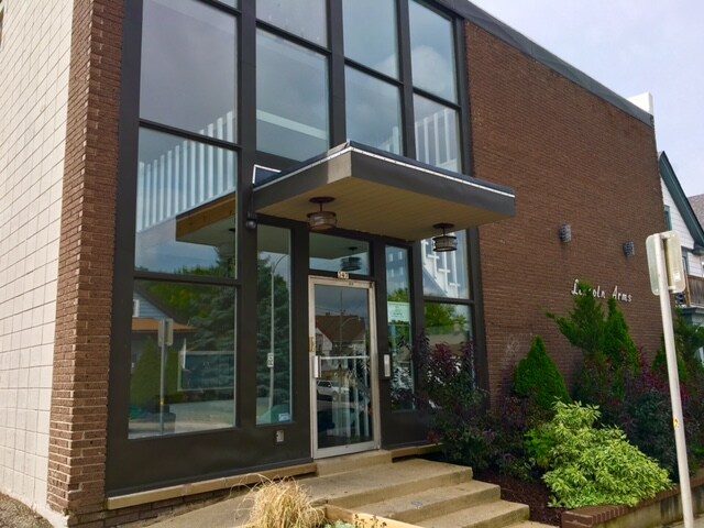 Primary Photo - 347 E Lincoln Ave