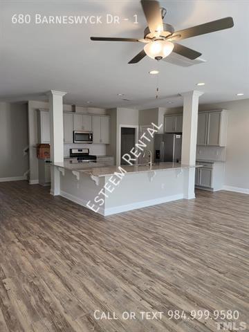 Foto del edificio - 680 Barneswyck Dr