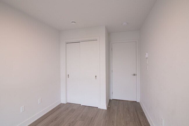 Building Photo - 9675 Av. Papineau