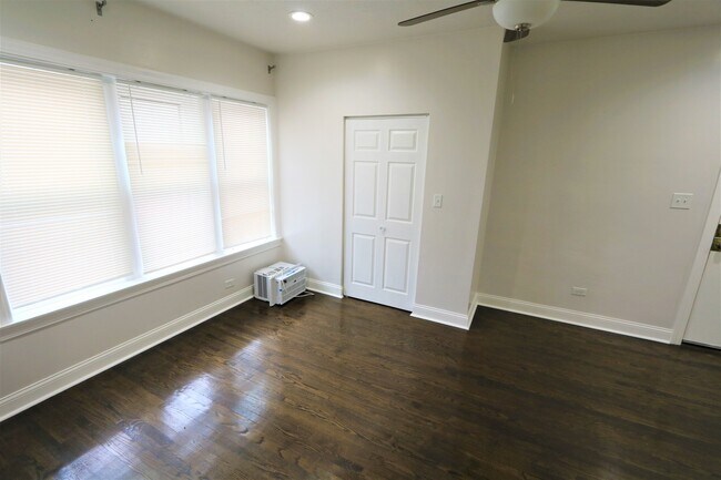 Foto del edificio - 8033 S St Lawrence Ave