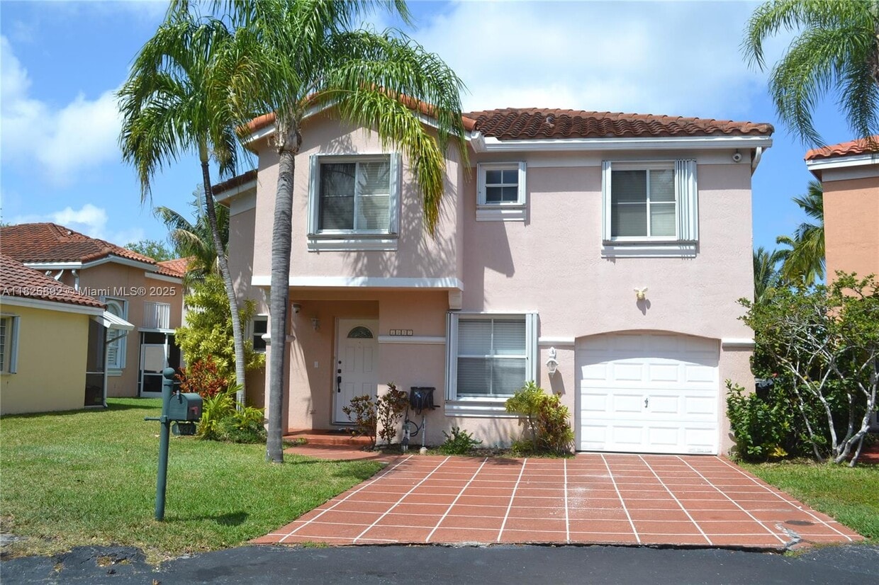 Foto principal - 1537 E Lake Ct