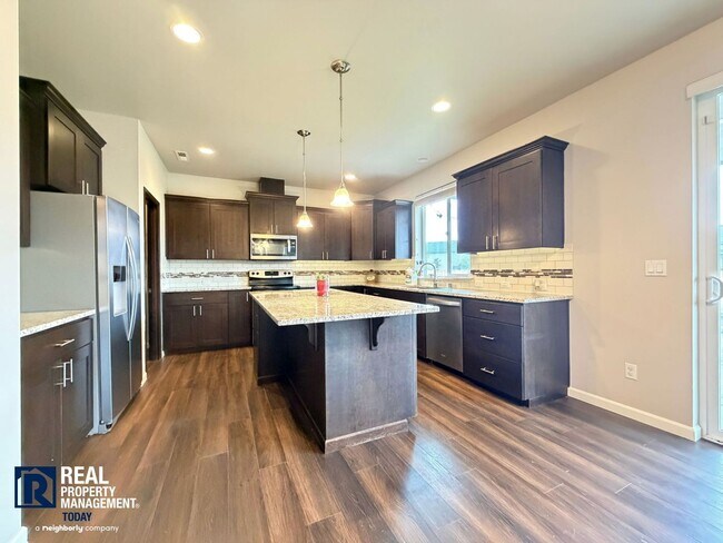 Building Photo - Spacious 5BR Home | Fenced Yard | Garage | Pets Negotiable