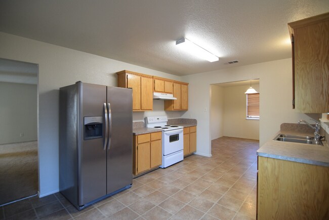 Foto del edificio - 3401 Lorena Dr