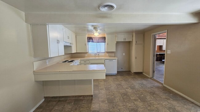 Building Photo - 2707 Wenatchee Ave