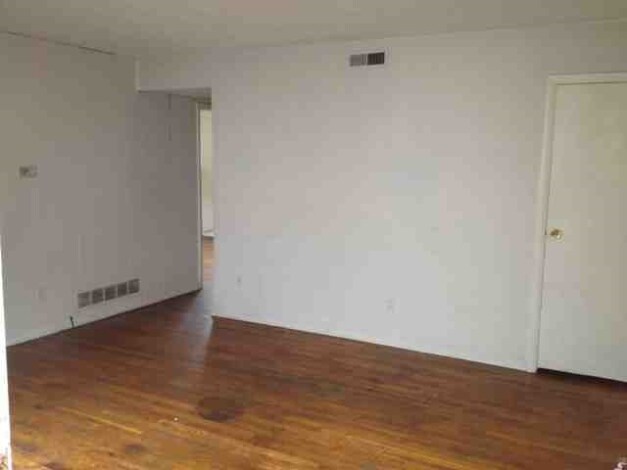 Building Photo - 1821 Mills Ave