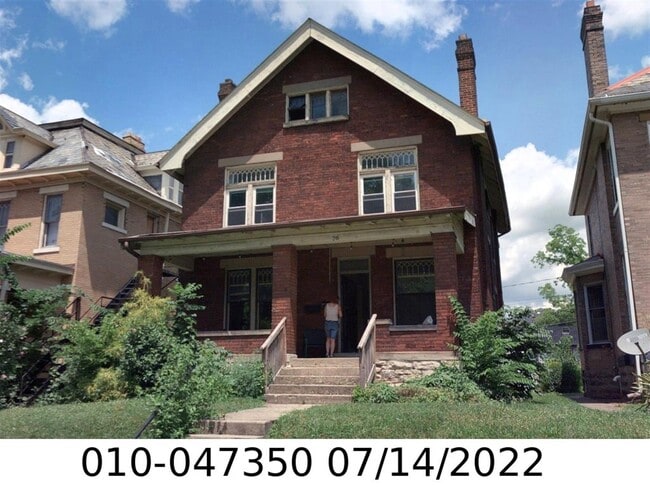 Building Photo - 76 E 18th Ave
