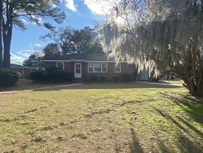 Building Photo - 5015 Lancaster St