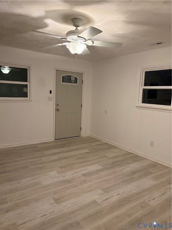 Foto del edificio - 221 W Kelly Ave