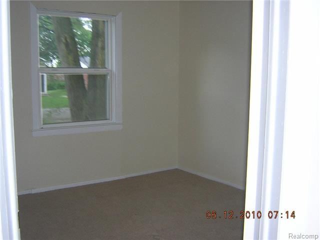 Building Photo - 20210 Westhampton Ave