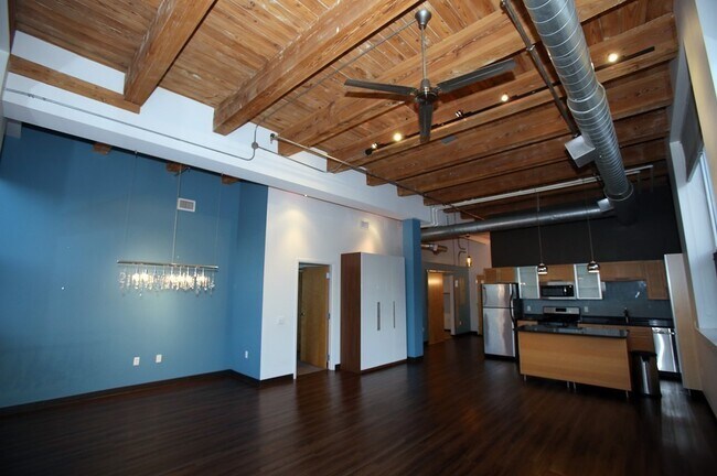 Planta abierta, Comedor, Sala, Cocina - 120 Holmes St