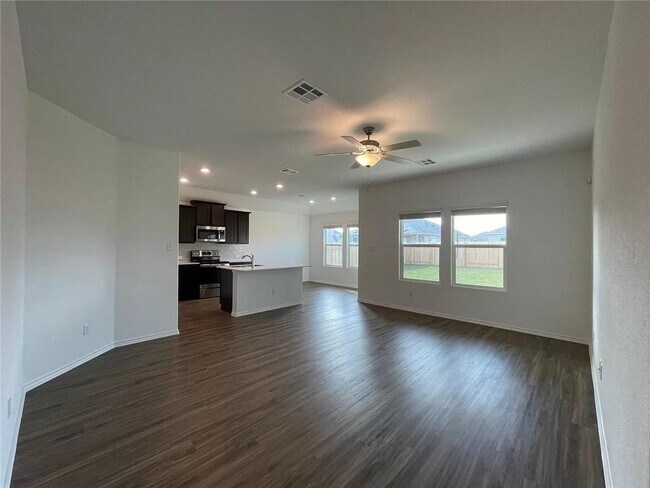 Building Photo - 103 Ulmus St