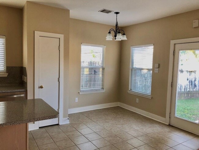 Building Photo - 10838 Cobblecreek Way