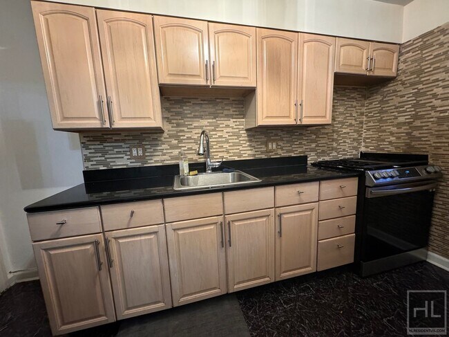 Building Photo - Incredible 2 Bedroom PITMAN AVENUE
