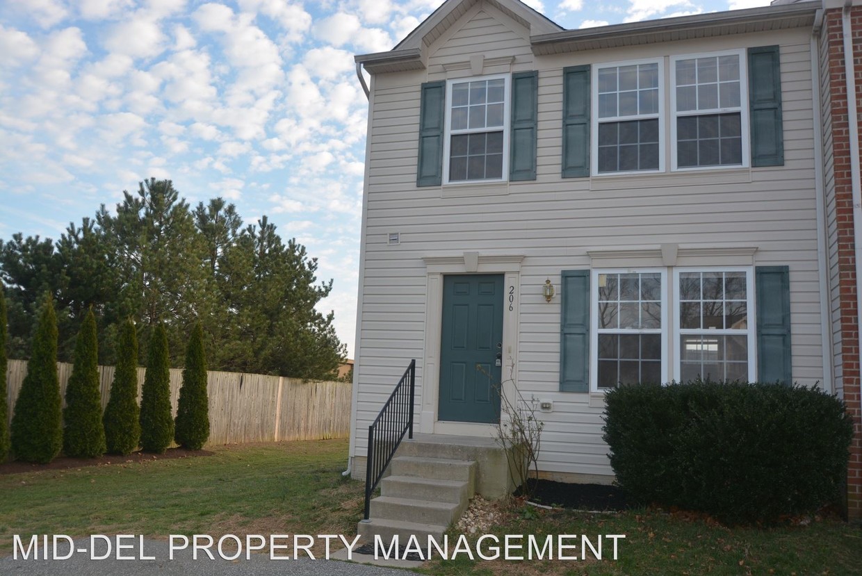 Primary Photo - 206 Jacks Way