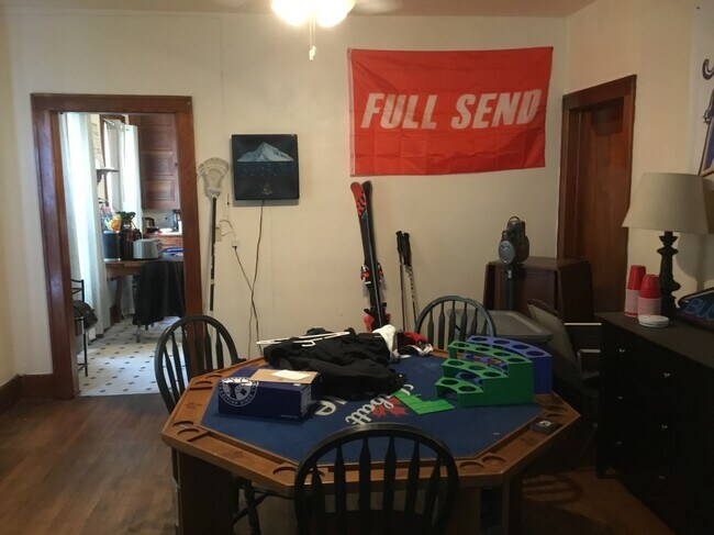 Día de bonificación - 1025 Downer Ave