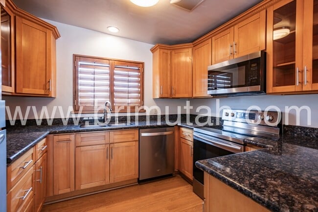 Building Photo - 1785 S 2600 E