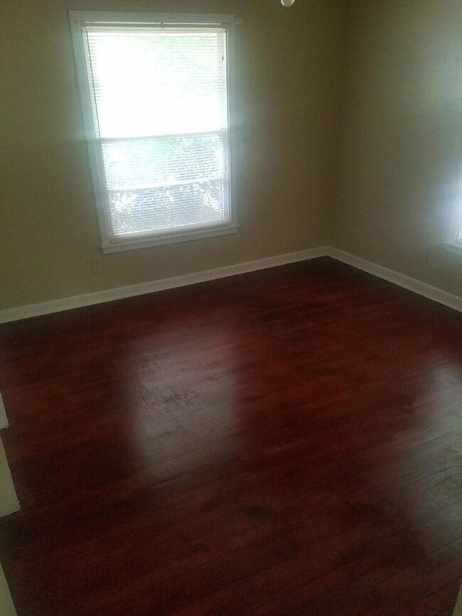 Photo - Single-family home Located in East Handley...