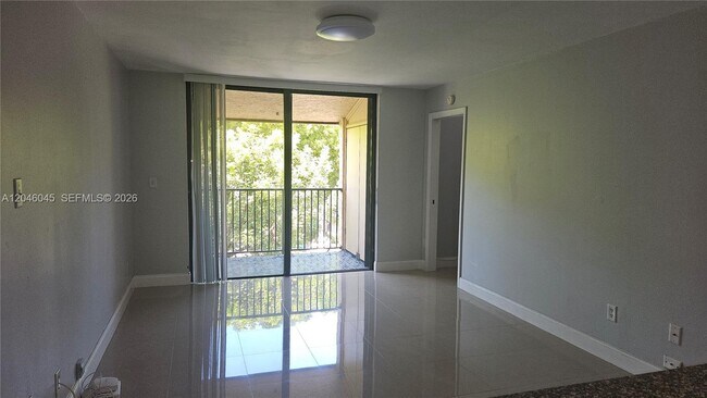Foto del edificio - 14311 N Kendall Dr