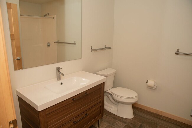 Foto del edificio - 3850 Sunnyside Dr W