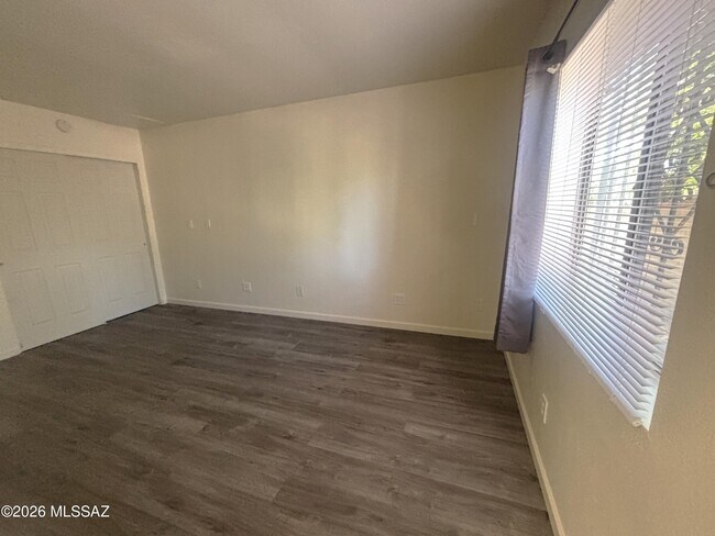 Foto del edificio - 1419 E Linden St