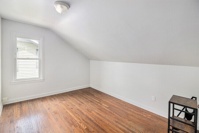 Foto del edificio - 392 E Cambourne St