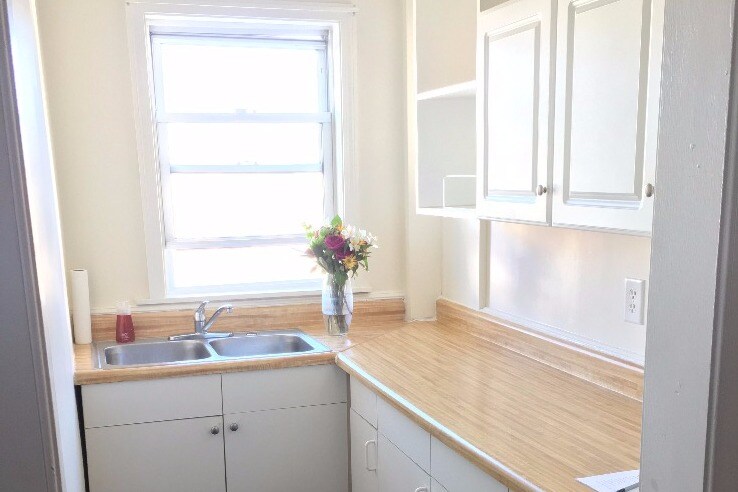 Primary Photo - 108 Sutton St